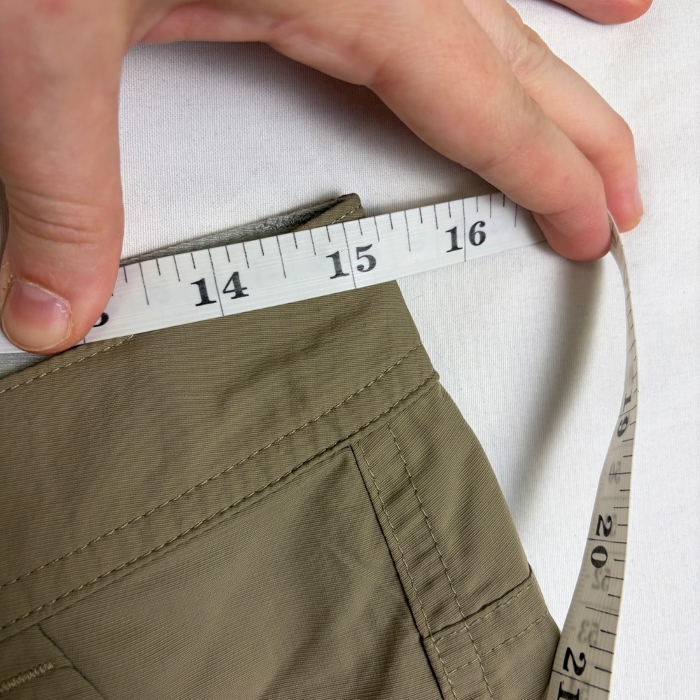 REI Sahara Cargo Shorts Womens 6 Khaki Tan Hiking Outdoor Nylon Gorp Travel - Picture 8 of 8